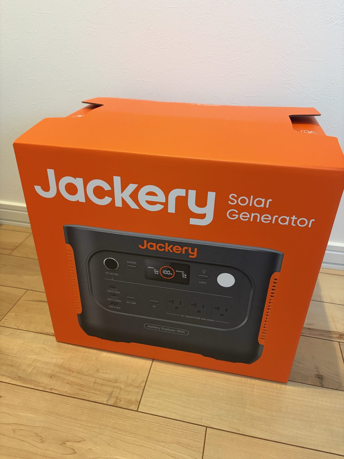 Jackery 1500 Newの内箱パッケージ、製品イラスト